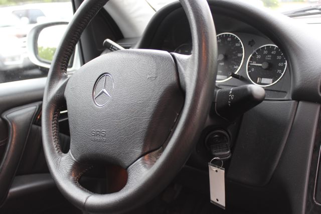 Mercedes-Benz M-Class 2004 photo 2