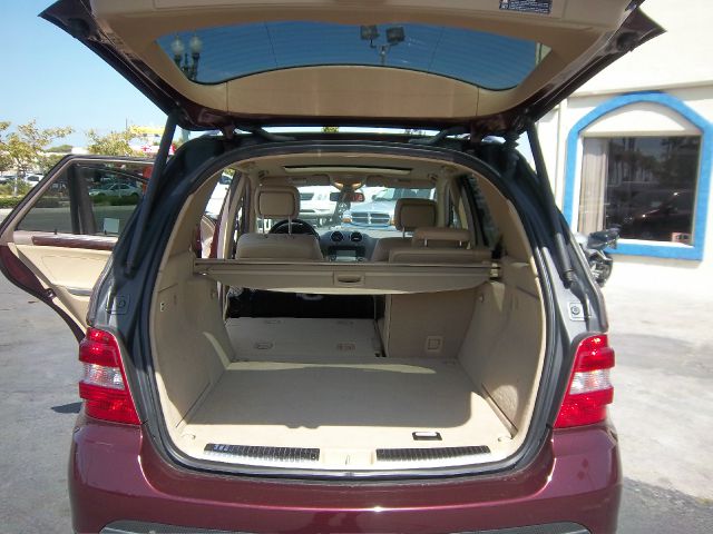 Mercedes-Benz M-Class 2006 photo 2