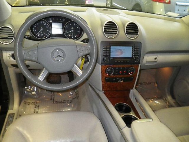 Mercedes-Benz M-Class 2006 photo 2