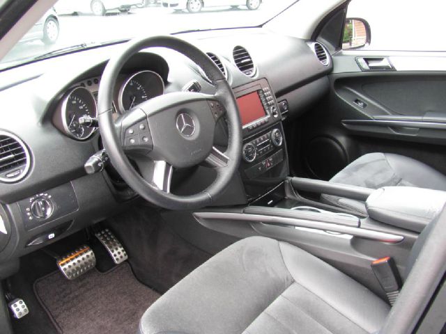 Mercedes-Benz M-Class 2006 photo 2