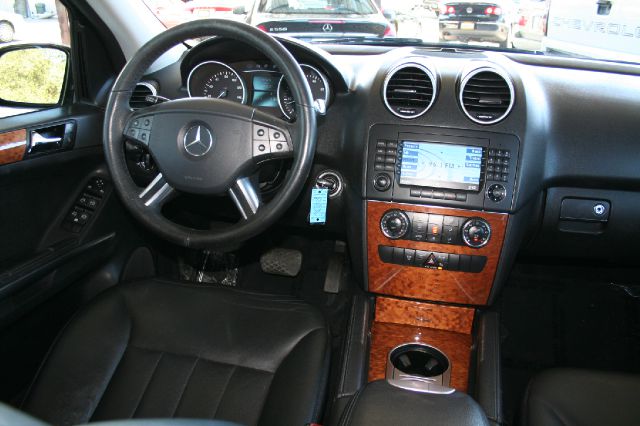 Mercedes-Benz M-Class 2006 photo 2