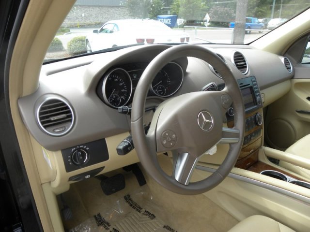 Mercedes-Benz M-Class 2009 photo 2