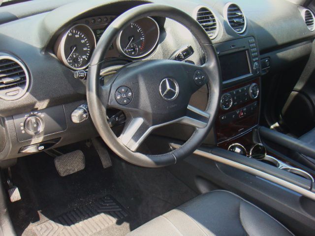 Mercedes-Benz M-Class 2010 photo 2