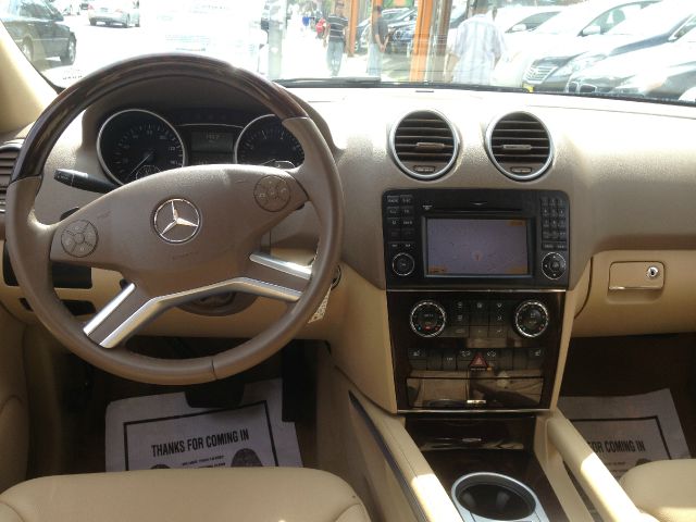 Mercedes-Benz M-Class 2010 photo 15