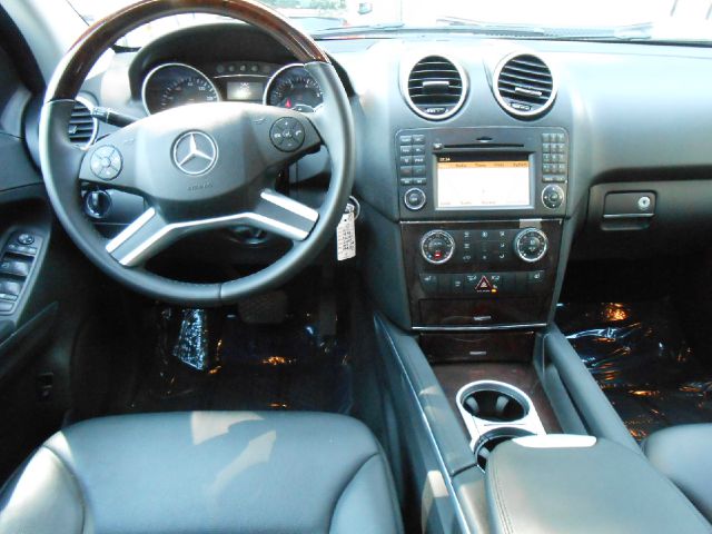 Mercedes-Benz M-Class 2010 photo 11