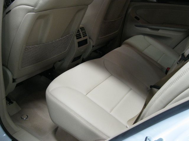 Mercedes-Benz M-Class 2011 photo 4