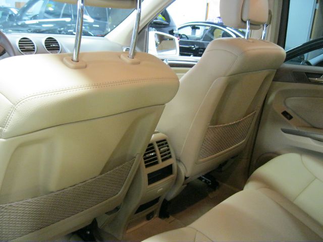 Mercedes-Benz M-Class 2011 photo 6