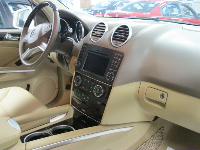 Mercedes-Benz M-Class 2011 photo 8