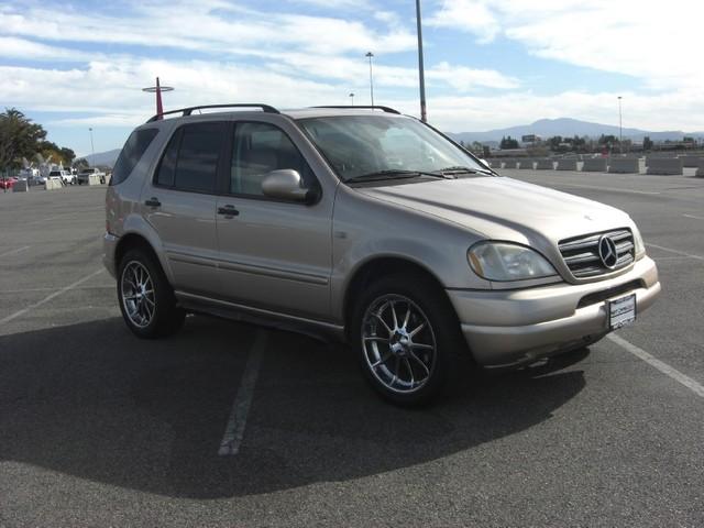 Mercedes-Benz M Class 2001 photo 2