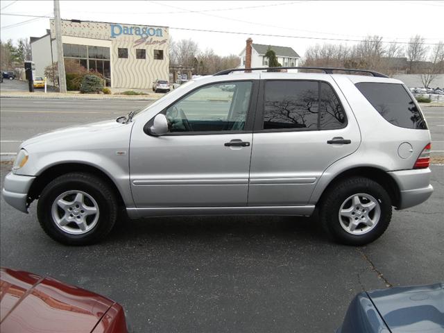 Mercedes-Benz M Class AWD Wagon Automatic VERY NICE Sport Utility