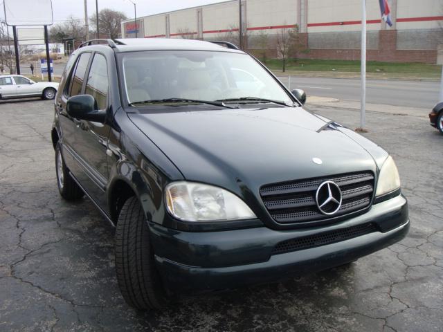 Mercedes-Benz M Class 2001 photo 1