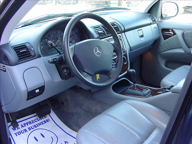 Mercedes-Benz M Class 2001 photo 1