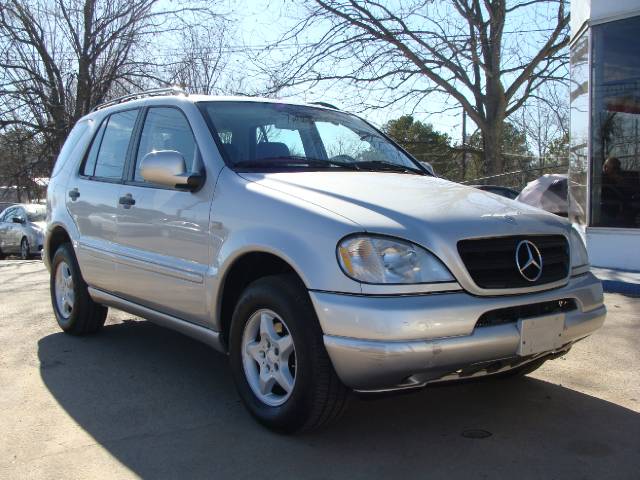 Mercedes-Benz M Class AWD Wagon Automatic VERY NICE Sport Utility