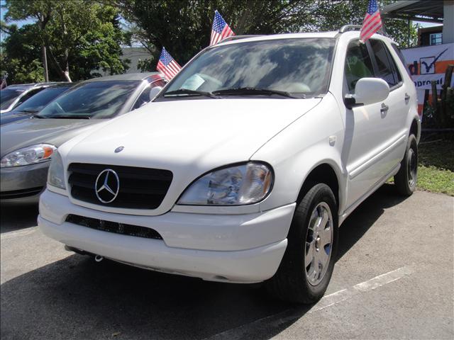 Mercedes-Benz M Class 2001 photo 1