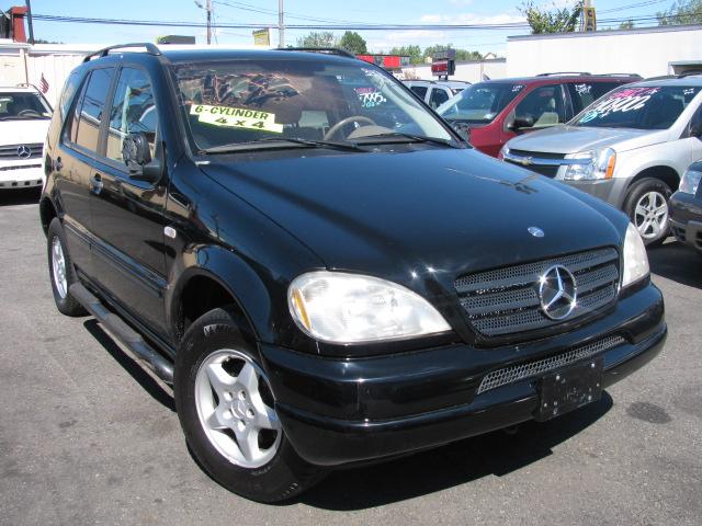 Mercedes-Benz M Class 2001 photo 1