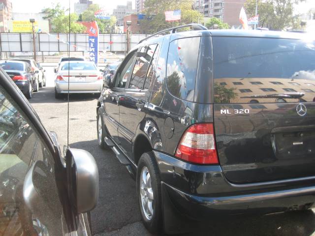 Mercedes-Benz M Class 2001 photo 2