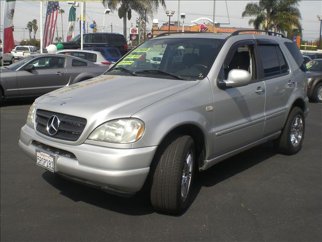 Mercedes-Benz M Class 2001 photo 2