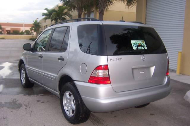 Mercedes-Benz M Class 2001 photo 2