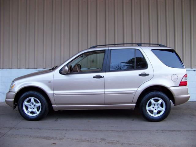 Mercedes-Benz M Class 2001 photo 1