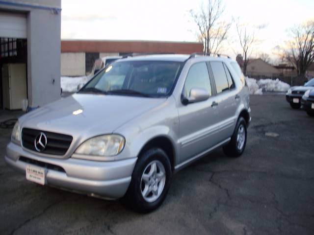 Mercedes-Benz M Class 2001 photo 1