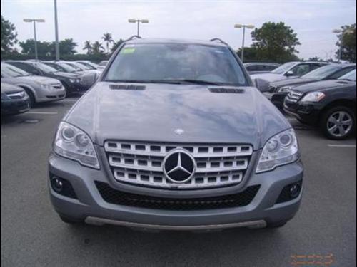 Mercedes-Benz M Class 2011 photo 1