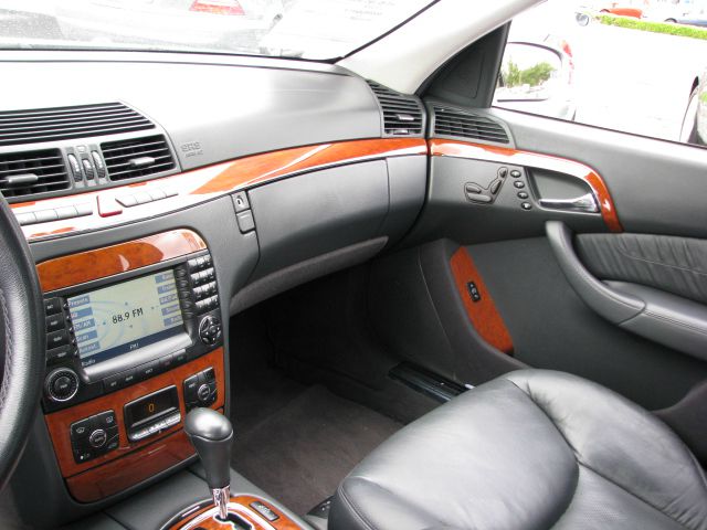 Mercedes-Benz S-Class 2005 photo 26