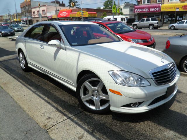 Mercedes-Benz S-Class 4WD Supercab 145 Lariat Sedan