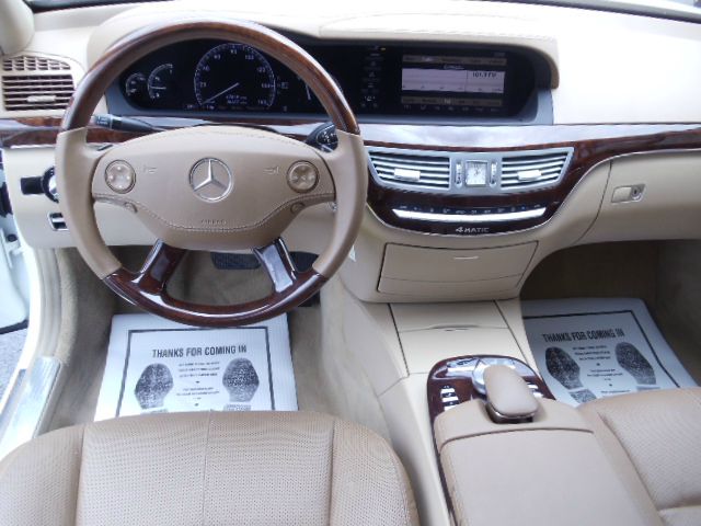 Mercedes-Benz S-Class 2009 photo 24