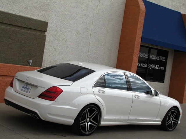 Mercedes-Benz S-Class 4WD Supercab 145 Lariat Sedan