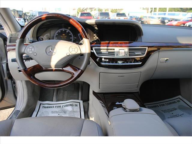 Mercedes-Benz S-Class 2010 photo 24