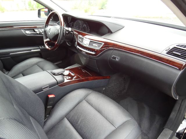 Mercedes-Benz S-Class 2012 photo 24