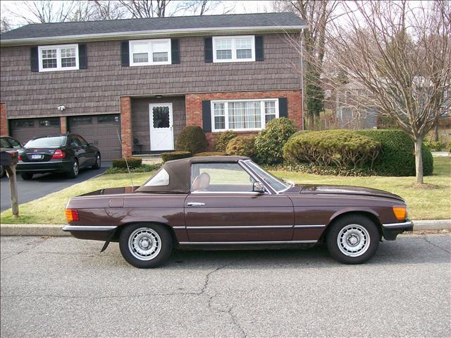 Mercedes-Benz SL-Class 1980 photo 1