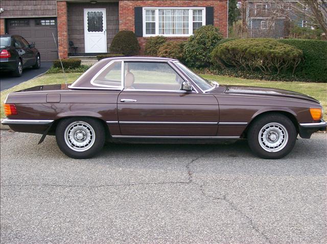 Mercedes-Benz SL-Class 1980 photo 2