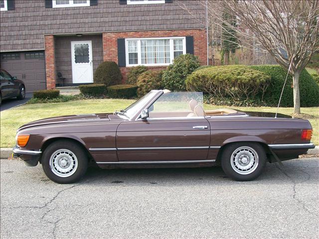 Mercedes-Benz SL-Class 1980 photo 3