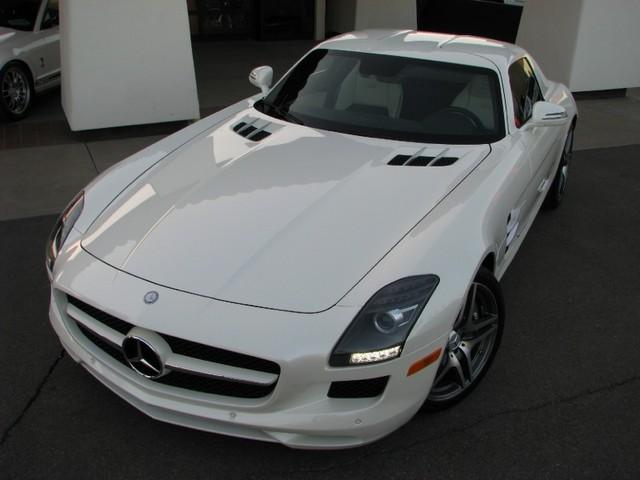 Mercedes-Benz SLS Class 2011 photo 2