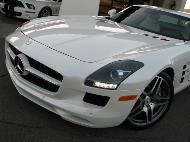 Mercedes-Benz SLS Class 2011 photo 4