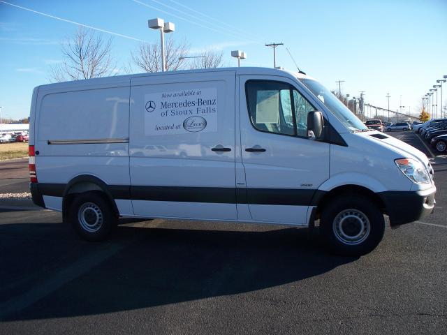 Mercedes-Benz Sprinter 2500 2011 photo 2