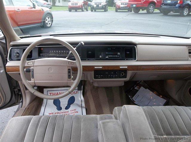 Mercury Grand Marquis 1994 photo 2