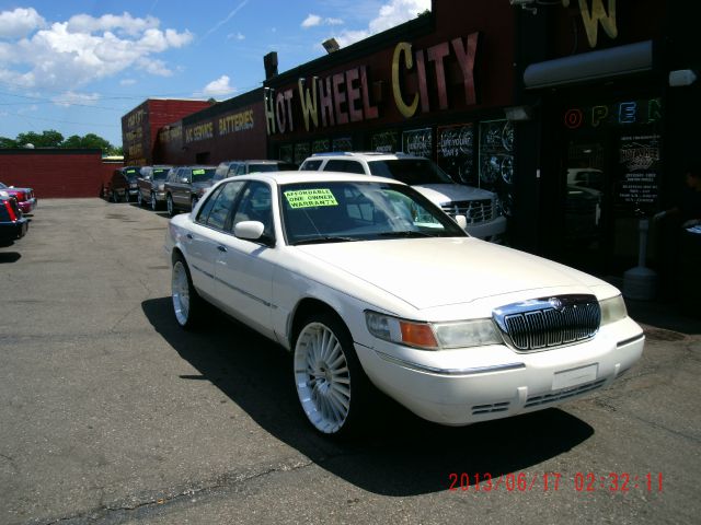 Mercury Grand Marquis 1999 photo 2