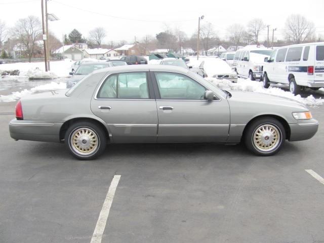 Mercury Grand Marquis 2000 photo 2