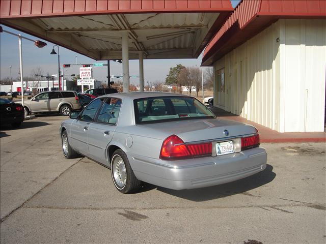 Mercury Grand Marquis 2000 photo 2