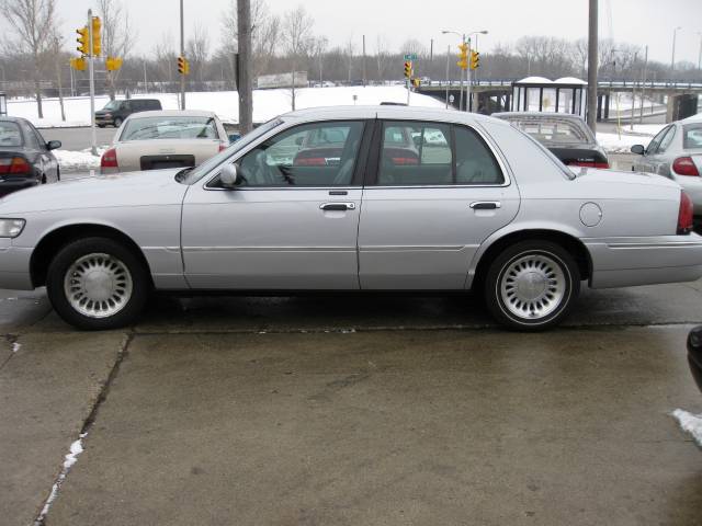 Mercury Grand Marquis 2000 photo 2