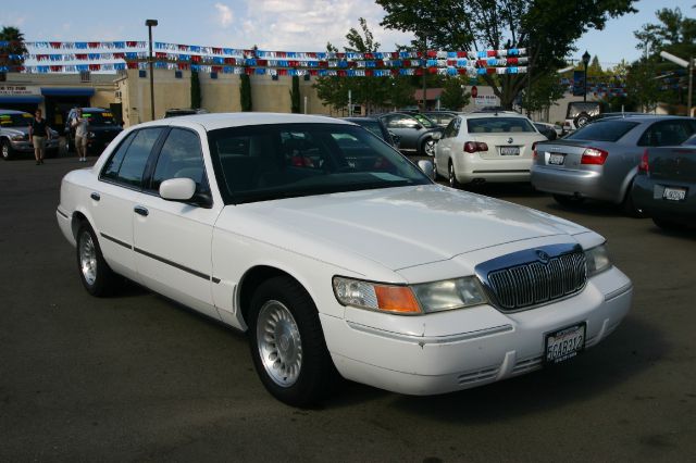 Mercury Grand Marquis 2000 photo 1