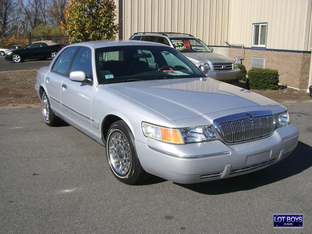 Mercury Grand Marquis XLS Sedan