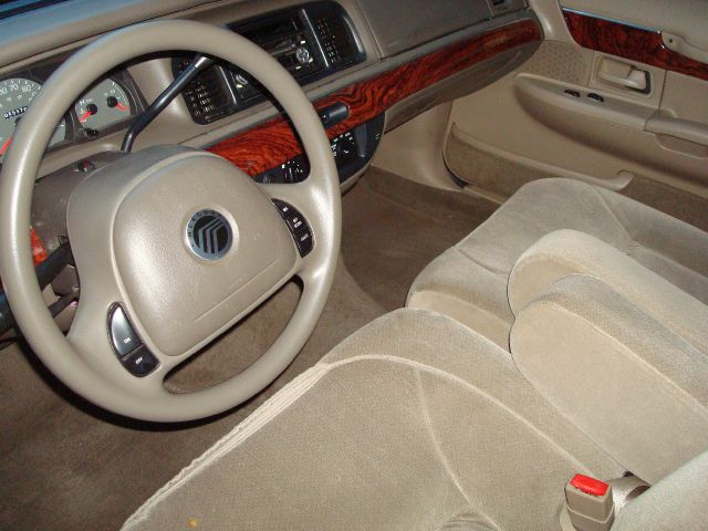 Mercury Grand Marquis 2001 photo 2