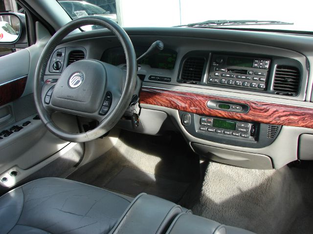 Mercury Grand Marquis 2001 photo 2