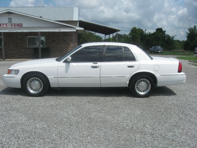 Mercury Grand Marquis 2001 photo 2