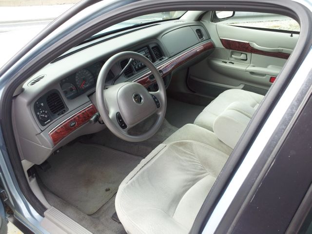 Mercury Grand Marquis 2001 photo 2