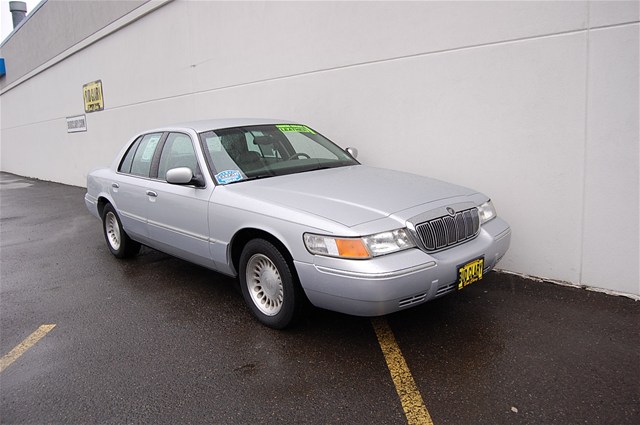 Mercury Grand Marquis 2001 photo 2