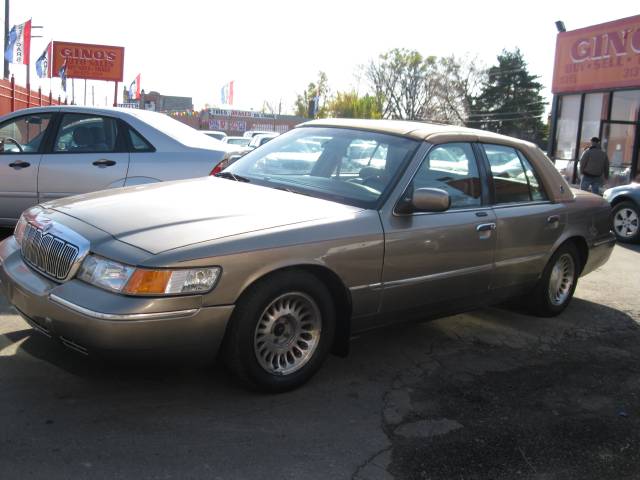 Mercury Grand Marquis 2002 photo 2